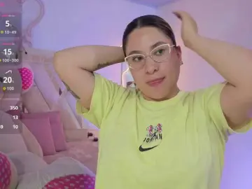 SAAYA-TAY  live sex cam