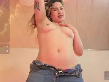 SAAYA-TAY  live sex cam