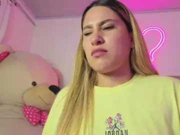 SAAYA-TAY  live sex cam