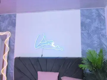 SAAYA-TAY  live sex cam