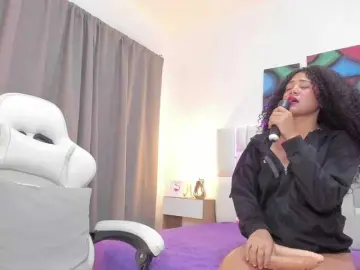 SaraWatson  live sex cam