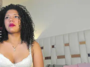 SaraWatson  live sex cam
