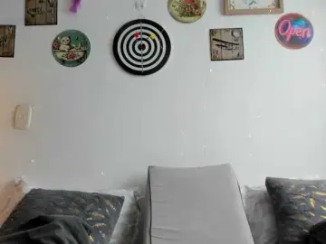 CoralShine80  live sex cam