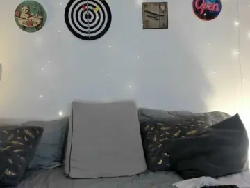 CoralShine80  live sex cam