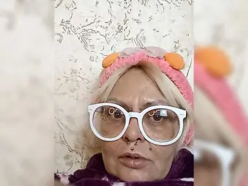 GardenerofIllusions  live sex cam