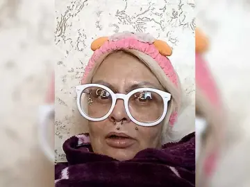 GardenerofIllusions  live sex cam