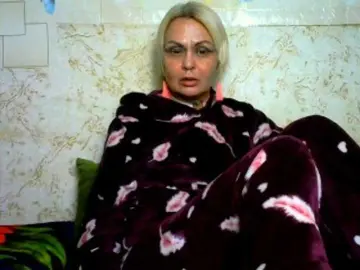 GardenerofIllusions  live sex cam