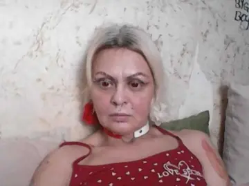 GardenerofIllusions  live sex cam