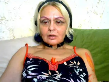 GardenerofIllusions  live sex cam