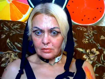 GardenerofIllusions  live sex cam