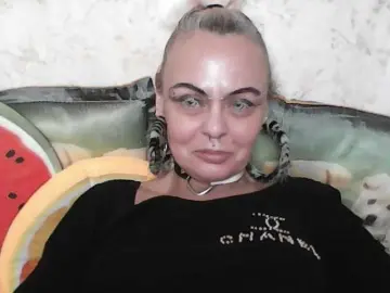 GardenerofIllusions  live sex cam