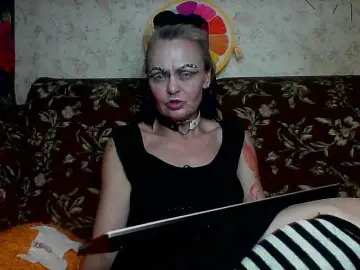 GardenerofIllusions  live sex cam