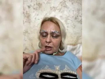 GardenerofIllusions  live sex cam