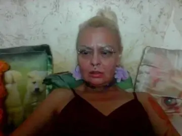 GardenerofIllusions  live sex cam