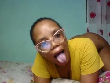 Prettyzari  live sex cam