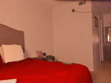 Yiauana  live sex cam