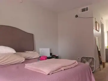 Yiauana  live sex cam