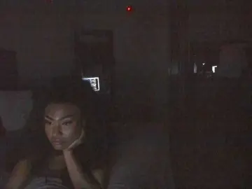 Yiauana  live sex cam