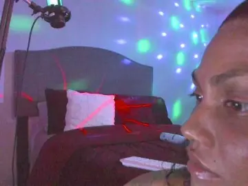 Yiauana  live sex cam