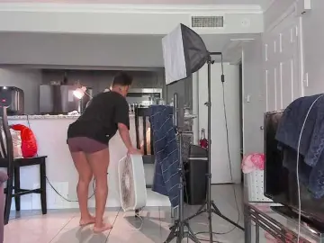 Yiauana  live sex cam