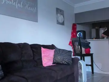 Yiauana  live sex cam