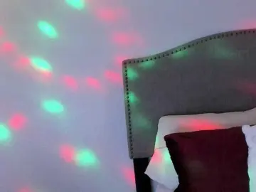 Yiauana  live sex cam