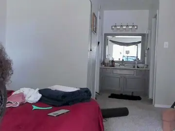 Yiauana  live sex cam