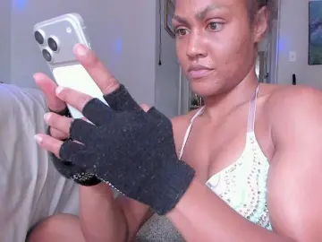 Yiauana  live sex cam