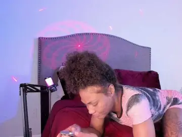 Yiauana  live sex cam