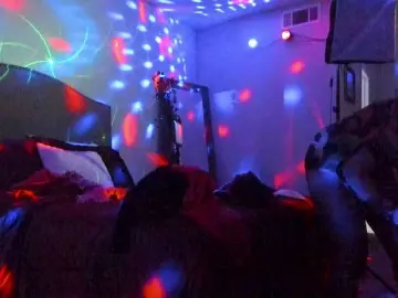 Yiauana  live sex cam