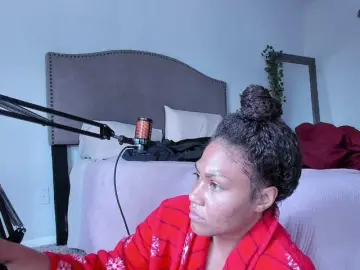 Yiauana  live sex cam