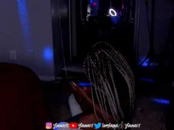 Yiauana  live sex cam