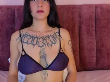 Bluemoonn  live sex cam