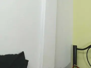 Saracurvy54  live sex cam