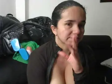 XiomaraSmith4  live sex cam