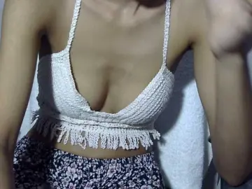 Yeasty1men  live sex cam