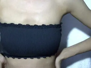 Yeasty1men  live sex cam