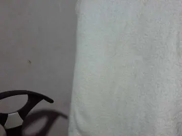 Yeasty1men  live sex cam