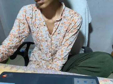 Yeasty1men  live sex cam