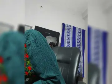Yeasty1men  live sex cam