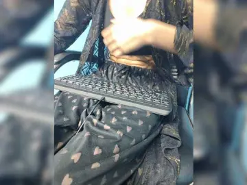 Yeasty1men  live sex cam