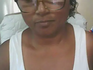 Hotmomsexy  live sex cam