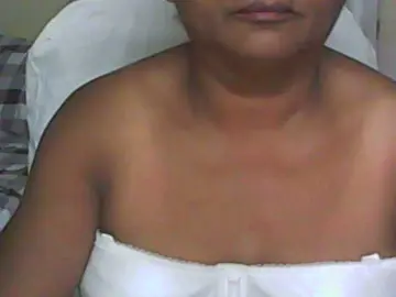 Hotmomsexy  live sex cam