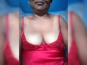 Hotmomsexy  live sex cam