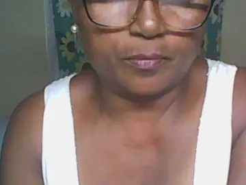 Hotmomsexy  live sex cam