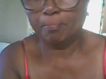 Hotmomsexy  live sex cam