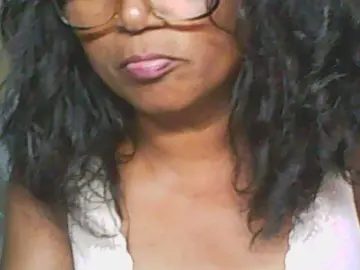 Hotmomsexy  live sex cam