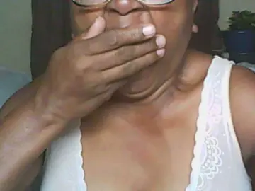 Hotmomsexy  live sex cam