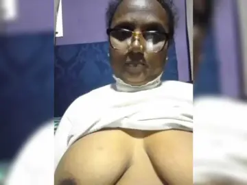 Hotmomsexy  live sex cam