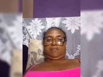 Hotmomsexy  live sex cam